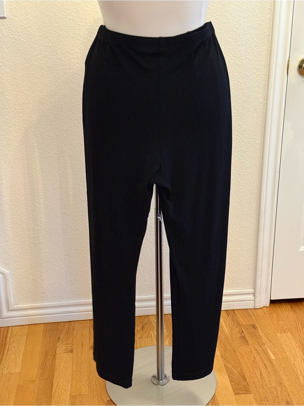 Chico’s Travelers Black Pull-On Women's Pants size 16 (Chico’s size 3)